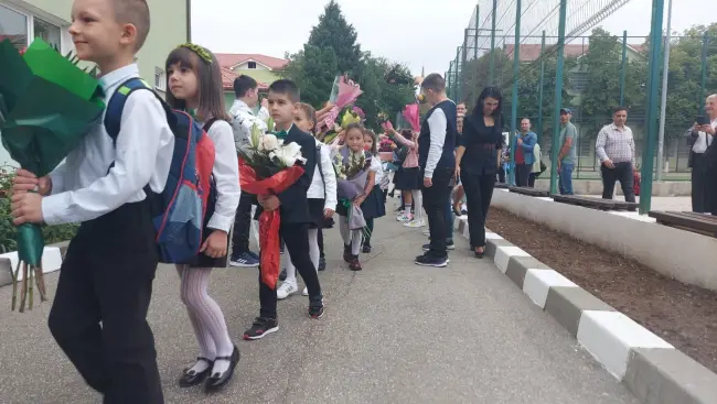 Foto Start în noul an şcolar pentru preşcolarii şi elevii din judeţul Olt (FOTO)