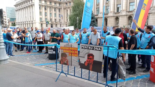 Foto VIDEO. Angajaţii Alro protestează în faţa Ministerului Energiei