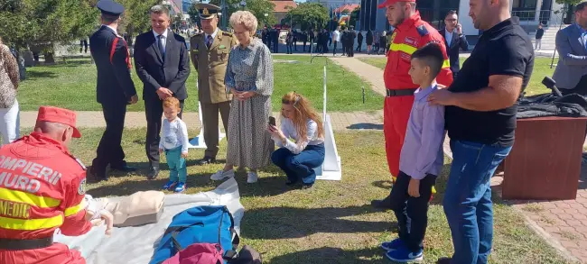 Foto FOTO. Ziua Pompierilor, marcată la Slatina cu avansări în grad, expoziție de autospeciale şi ateliere de prezentare a tehnicii de intervenţie