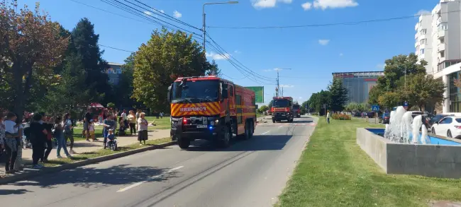 Foto FOTO. Ziua Pompierilor, marcată la Slatina cu avansări în grad, expoziție de autospeciale şi ateliere de prezentare a tehnicii de intervenţie