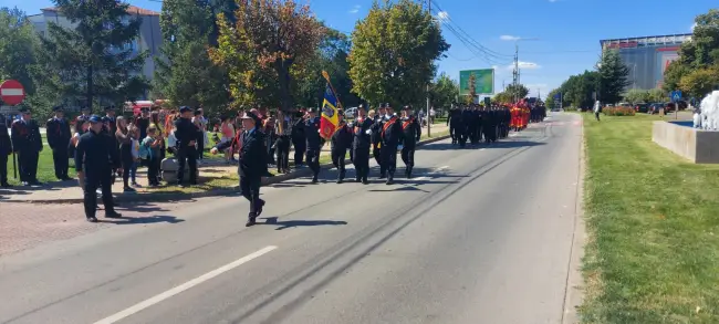 Foto FOTO. Ziua Pompierilor, marcată la Slatina cu avansări în grad, expoziție de autospeciale şi ateliere de prezentare a tehnicii de intervenţie