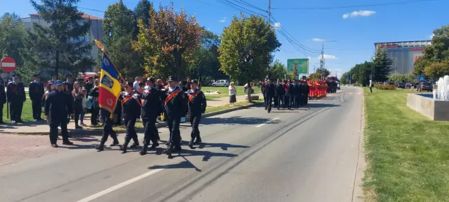 Foto FOTO. Ziua Pompierilor, marcată la Slatina cu avansări în grad, expoziție de autospeciale şi ateliere de prezentare a tehnicii de intervenţie