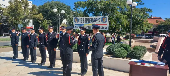 Foto FOTO. Ziua Pompierilor, marcată la Slatina cu avansări în grad, expoziție de autospeciale şi ateliere de prezentare a tehnicii de intervenţie