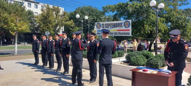 Foto FOTO. Ziua Pompierilor, marcată la Slatina cu avansări în grad, expoziție de autospeciale şi ateliere de prezentare a tehnicii de intervenţie