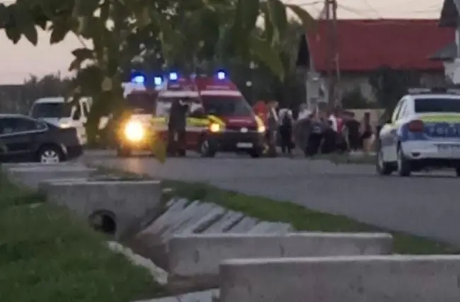 Foto Femeie lovită mortal de o motocicletă, la Curtişoara