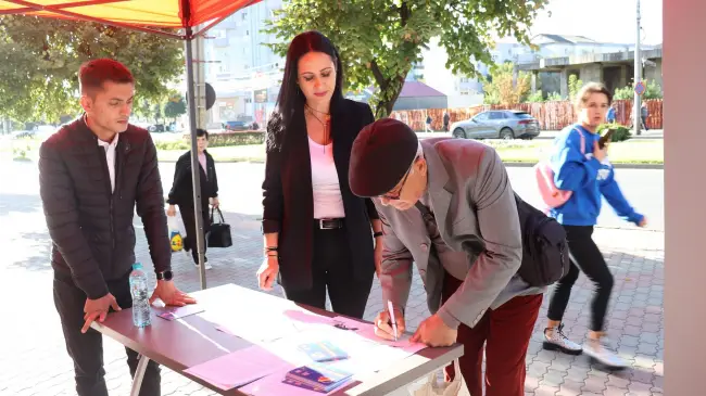 Foto FOTO. Liderii PSD Olt, primii semnatari în cadrul campaniei Românii merită în Schengen