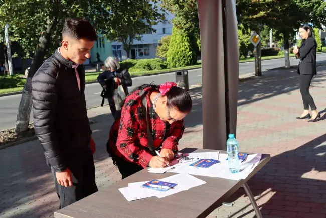 Foto FOTO. Liderii PSD Olt, primii semnatari în cadrul campaniei Românii merită în Schengen