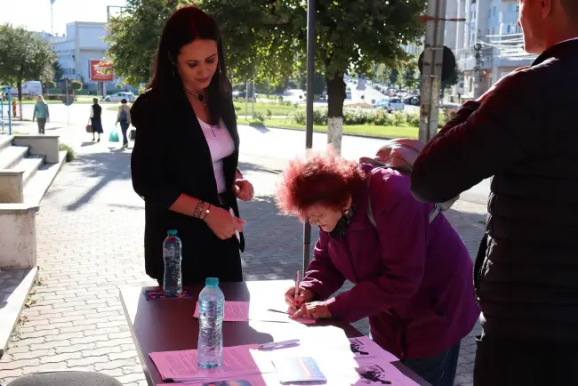 Foto FOTO. Liderii PSD Olt, primii semnatari în cadrul campaniei Românii merită în Schengen