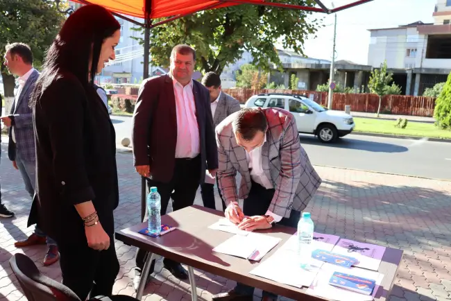 Foto FOTO. Liderii PSD Olt, primii semnatari în cadrul campaniei Românii merită în Schengen