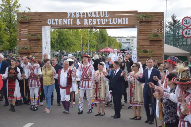 Foto FOTO | Începu Festivalul „Oltenii & Restu’ Lumii”. Slatina, capitala umorului şi distracţiei timp de trei zile