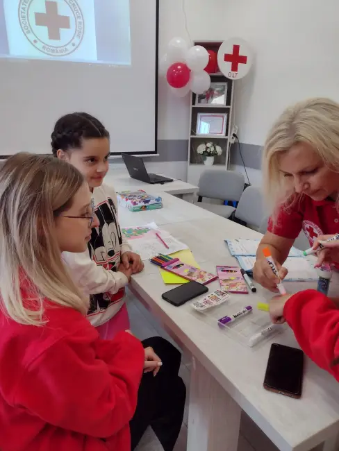 Foto FOTO. Club educaţional multicultural pentru copii ucraineni, dar şi români, la Crucea Roşie Olt