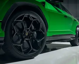 Foto Primul Pirelli P Zero Trofeo R pentru SUV-uri înregistrează un record cu Lamborghini Urus Performante