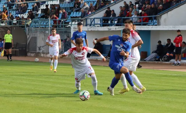 Foto Jucătorii echipei CSM Slatina, Ionuţ Mitran şi George Leaţă, convocaţi la echipele naţionale