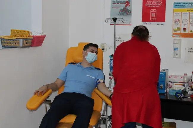Foto FOTO. Jandarmii olteni s-au alăturat campaniei „Donează sânge! Salvează o viaţă”