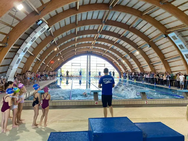 Foto „Cupa Slatinei la Înot” a reunit 80 de copii. Câştigătorii au primit echipamente sportive