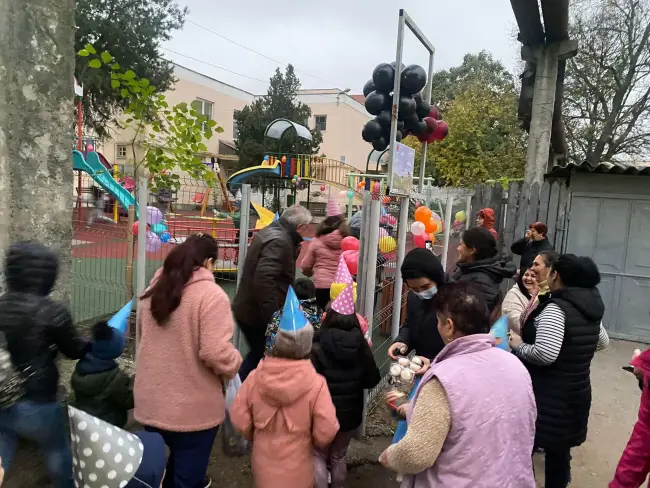 Foto FOTO. Un nou loc de joacă pentru copii a fost reabilitat în Caracal