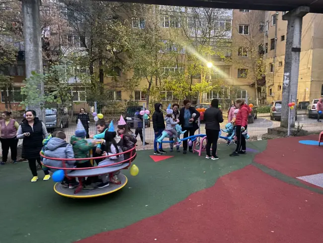 Foto FOTO. Un nou loc de joacă pentru copii a fost reabilitat în Caracal