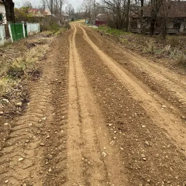 Foto Scorniceşti: Drum reabilitat, abia după semnalarea problemei de către preşedintele PSD Ionuţ Pîrvu