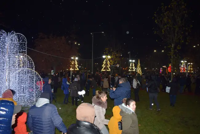 Foto Slatina de poveste. A fost aprins iluminatul festiv (FOTO&VIDEO)