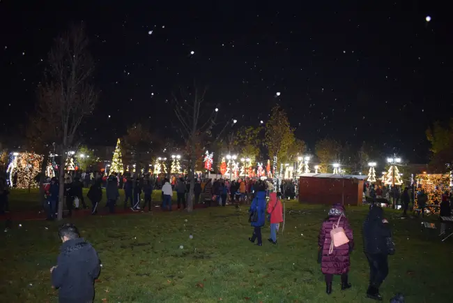 Foto Slatina de poveste. A fost aprins iluminatul festiv (FOTO&VIDEO)