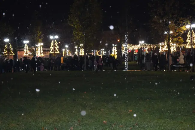 Foto Slatina de poveste. A fost aprins iluminatul festiv (FOTO&VIDEO)