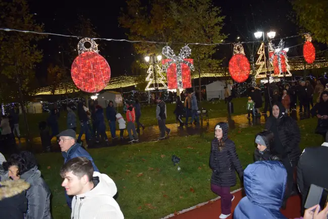 Foto Slatina de poveste. A fost aprins iluminatul festiv (FOTO&VIDEO)