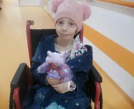 Foto O fetiţă, de doar 8 ani, duce o suferinţă prea mare. Orice sumă donată o poate ajuta să ajungă în Turcia
