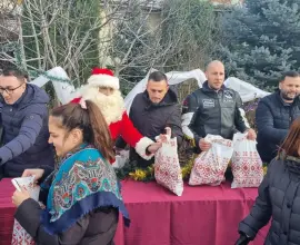 Foto TSD Slatina, cadouri pentru copii: Sărbătorile vin, iar noi din suflet dăruim! (FOTO)