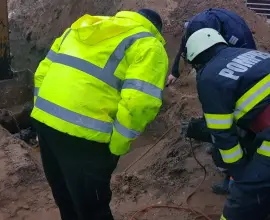 Foto Un tânăr din Olt, mort în Dolj, după ce un mal de pământ s-a surpat pe el (VIDEO)