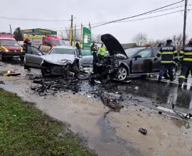 Foto Trei persoane rănite, într-un accident petrecut la Pleşoiu (VIDEO)