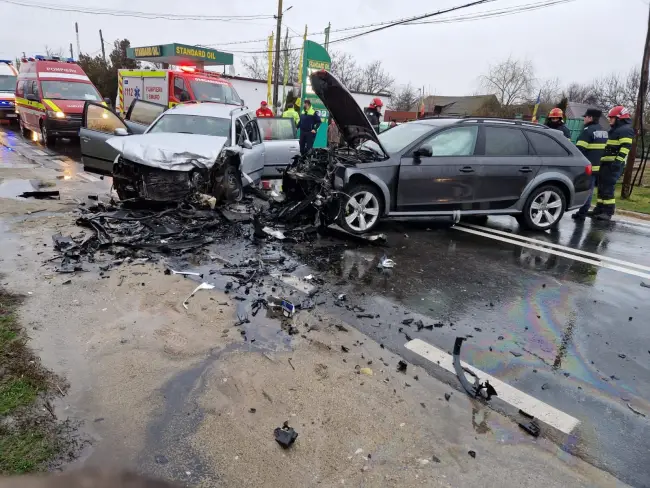 Foto Trei persoane rănite, într-un accident petrecut la Pleşoiu (VIDEO)