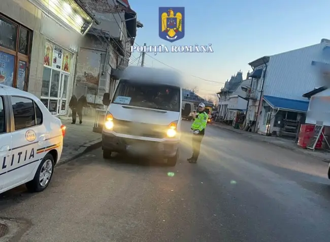 Foto FOTO. Poliţiştii olteni au verificat transportul public de persoane