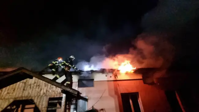 Foto VIDEO&FOTO. Incendiu la Giuvărăşti. Două gospodării au fost afectate   