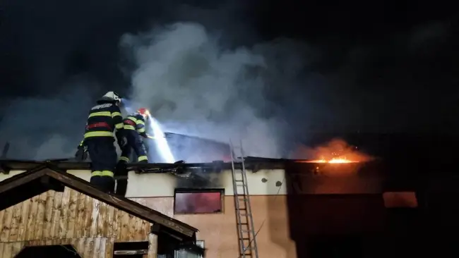 Foto VIDEO&FOTO. Incendiu la Giuvărăşti. Două gospodării au fost afectate   
