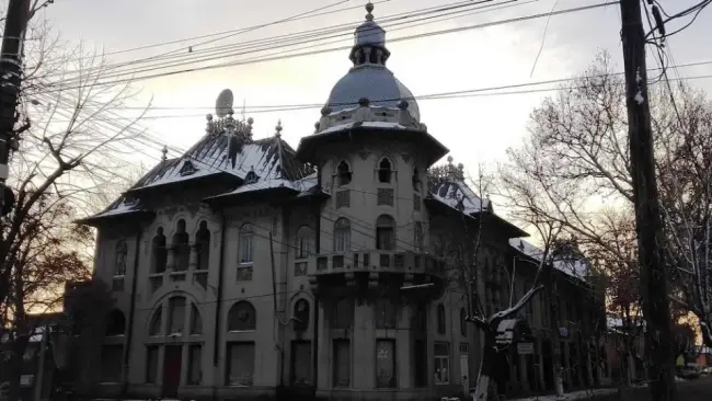 Foto Hotelul „Împăratul Traian” din Corabia, monument istoric, scos la vânzare pe site-urile de specialitate (FOTO)