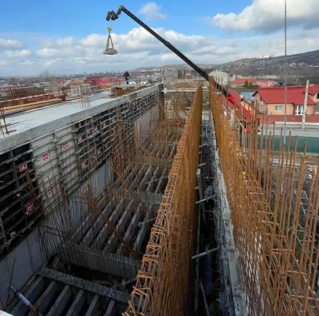 Foto Fonduri europene pentru reabilitarea staţiilor de tratare şi înlocuirea reţelei de apă din Slatina. Se lucrează din plin (FOTO)