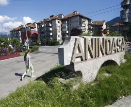 Foto 11 blocuri din Aninoasa, în care locuiesc peste 500 de persoane vor fi evacuate. Cutremurele din Gorj au afectat locuințele