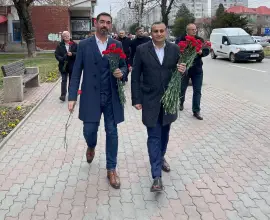 Foto FOTO. PSD a păstrat tradiţia de 1 martie. Flori şi mărţişoare pentru doamnele şi domnişoarele din judeţ