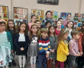 Foto Expoziţie de pictură pe sticlă, dedicată zilei de 8 Martie, la Palatul „Adrian Băran” (FOTO) 