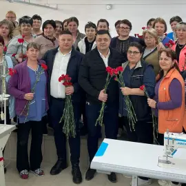Foto Deputatul Cătălin Grecu, alături de organizaţia PSD Drăgăneşti Olt, de 8 Martie (FOTO)