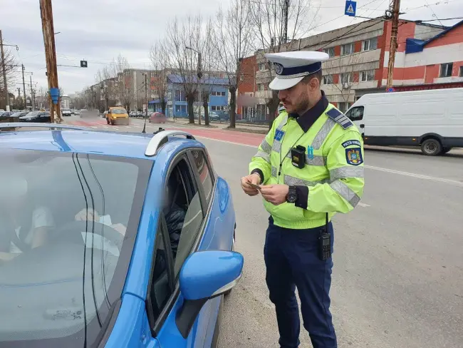 Foto  VIDEO&FOTO. O şoferiţă, depistată conducând cu peste 100 km pe oră, în Slatina, iar un alt şofer a fost prins băut