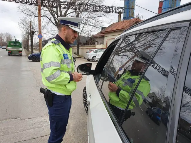 Foto  VIDEO&FOTO. O şoferiţă, depistată conducând cu peste 100 km pe oră, în Slatina, iar un alt şofer a fost prins băut