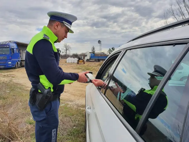 Foto  VIDEO&FOTO. O şoferiţă, depistată conducând cu peste 100 km pe oră, în Slatina, iar un alt şofer a fost prins băut