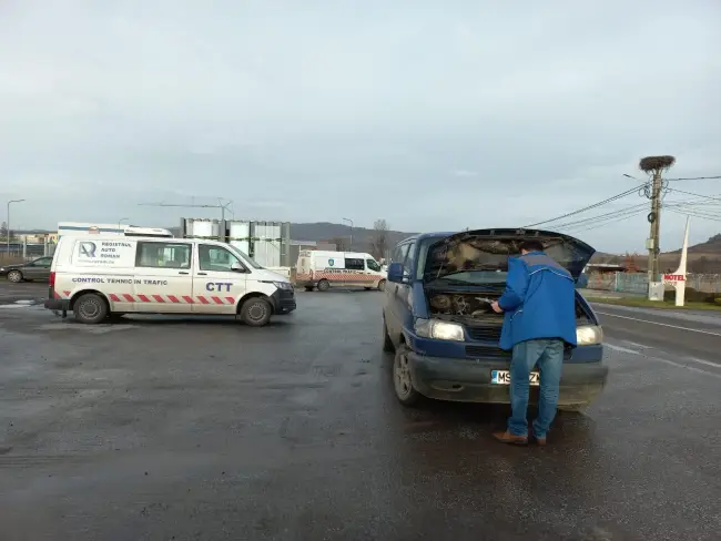 Foto Sute de maşini găsite de inspectorii RAR, în trafic, cu probleme tehnice. Peste 3% dintre vehiculele verificate, în judeţul Olt, cu ITP fals, expirat sau anulat