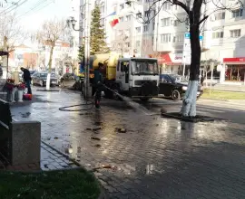 Foto Primăria Slatina dă start programului de salubrizare a străzilor şi trotuarelor