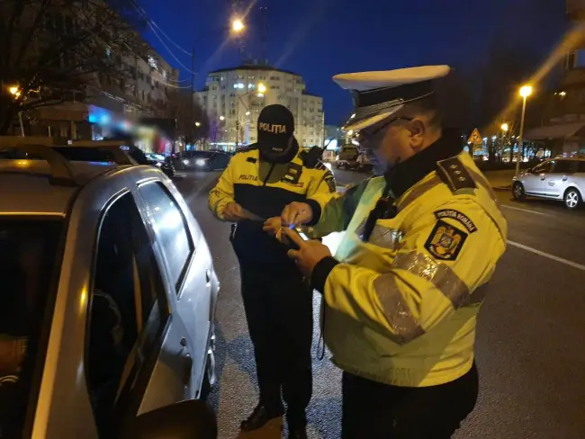 Foto FOTO. Peste 100.000 de lei, valoarea amenzilor aplicate în cadrul unor acţiuni ale poliţiştilor olteni