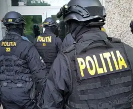 Foto Mai multe persoane reţinute, în urma percheziţiilor desfăşurate, luni, în judeţul Olt. Suspecţii înscenau accidente rutiere pentru a obţine despăgubiri