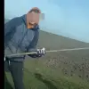 Imagine VIDEO. Consilierul judeţean, George Şofaru, agresat pe un câmp din Văleni. Agresorul a fost reţinut