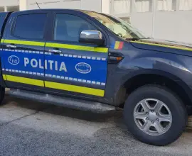 Foto Un bărbat din Oporelu, anchetat penal după ce a schingiuit un câine. Imaginile au apărut pe Facebook