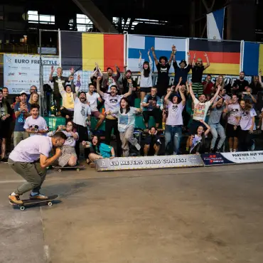 Foto Sprijin financiar pentru skaterii slătineni care vor participa la Campionatul Internaţional de Skateboarding „The World Round Up”